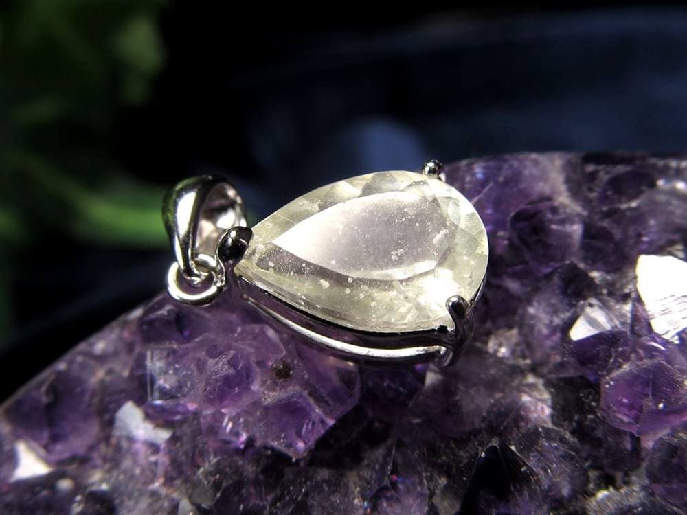 リビアングラス 隕石 アクセサリー ペンダント インパクトガラス