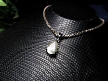 リビアングラス 隕石 アクセサリー ペンダント インパクトガラス