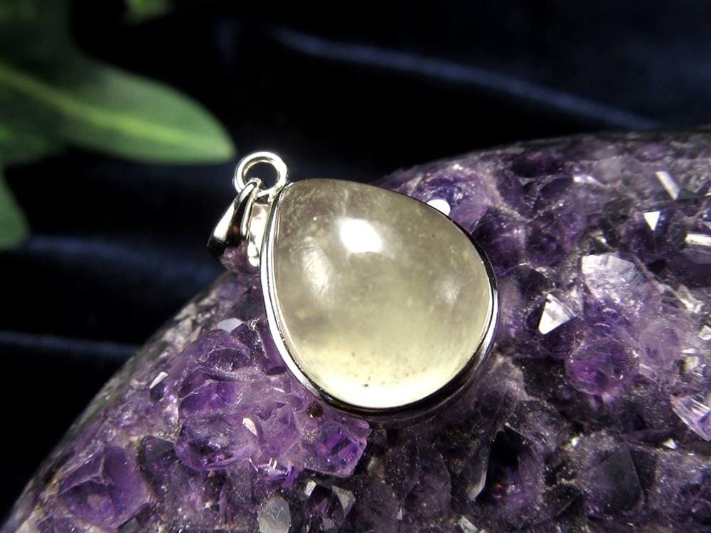 リビアングラス 隕石 アクセサリー ペンダント インパクトガラス