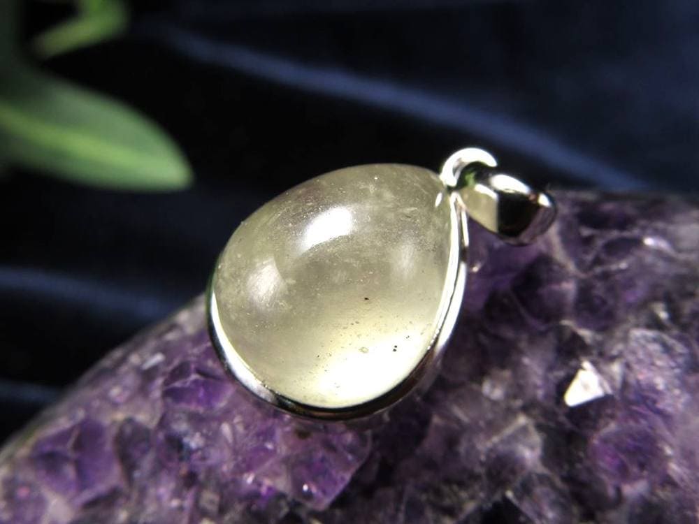 リビアングラス 隕石 アクセサリー ペンダント インパクトガラス