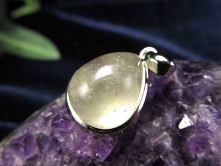 リビアングラス 隕石 アクセサリー ペンダント インパクトガラス