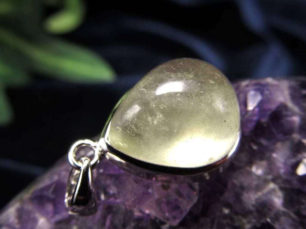 リビアングラス 隕石 アクセサリー ペンダント インパクトガラス