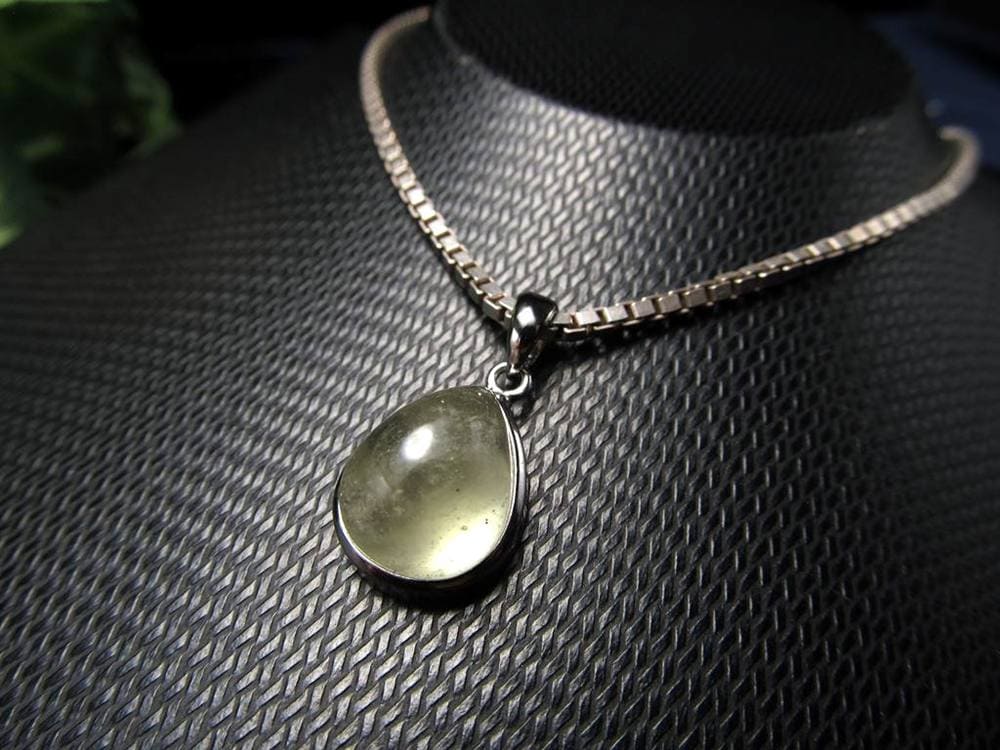 リビアングラス 隕石 アクセサリー ペンダント インパクトガラス