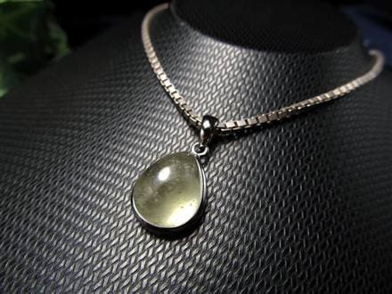 リビアングラス 隕石 アクセサリー ペンダント インパクトガラス