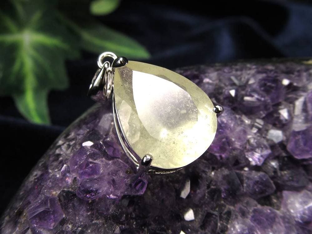 リビアングラス 隕石 アクセサリー ペンダント インパクトガラス