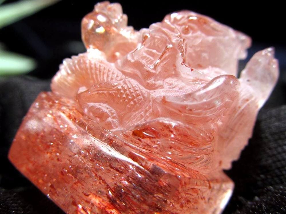 ファイアークォーツ レピドクロサイト ハーレクイン水晶 ファイヤークォーツ 彫刻置物 龍 玉璽