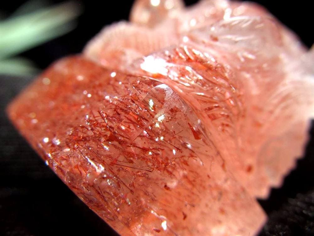 ファイアークォーツ レピドクロサイト ハーレクイン水晶 ファイヤークォーツ 彫刻置物 龍 玉璽