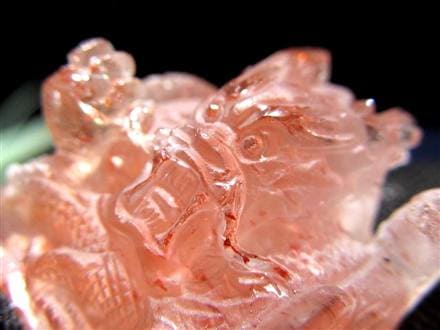 ファイアークォーツ レピドクロサイト ハーレクイン水晶 ファイヤークォーツ 彫刻置物 龍 玉璽