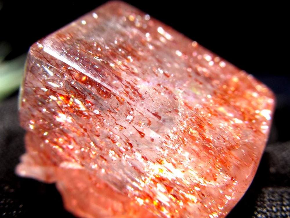 ファイアークォーツ レピドクロサイト ハーレクイン水晶 ファイヤークォーツ 彫刻置物 龍 玉璽