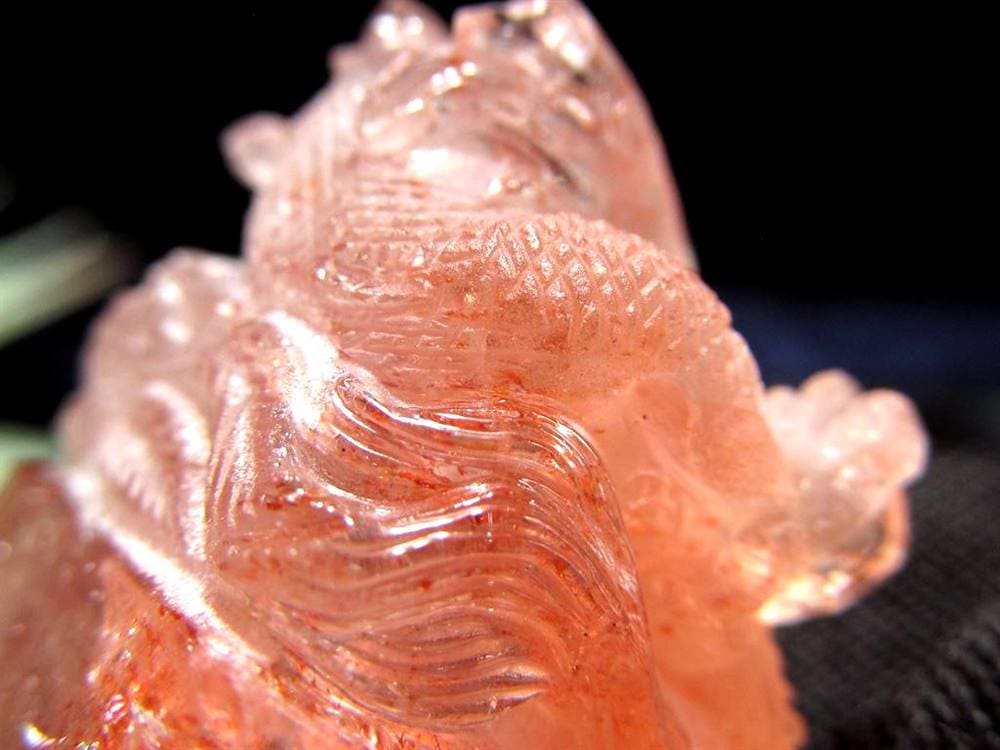 ファイアークォーツ レピドクロサイト ハーレクイン水晶 ファイヤークォーツ 彫刻置物 龍 玉璽