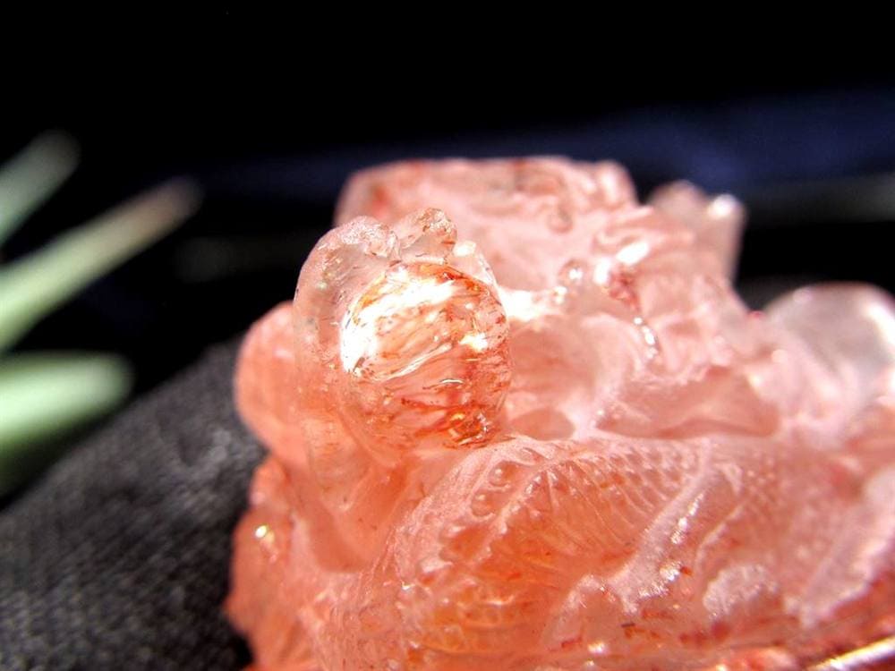 ファイアークォーツ レピドクロサイト ハーレクイン水晶 ファイヤークォーツ 彫刻置物 龍 玉璽