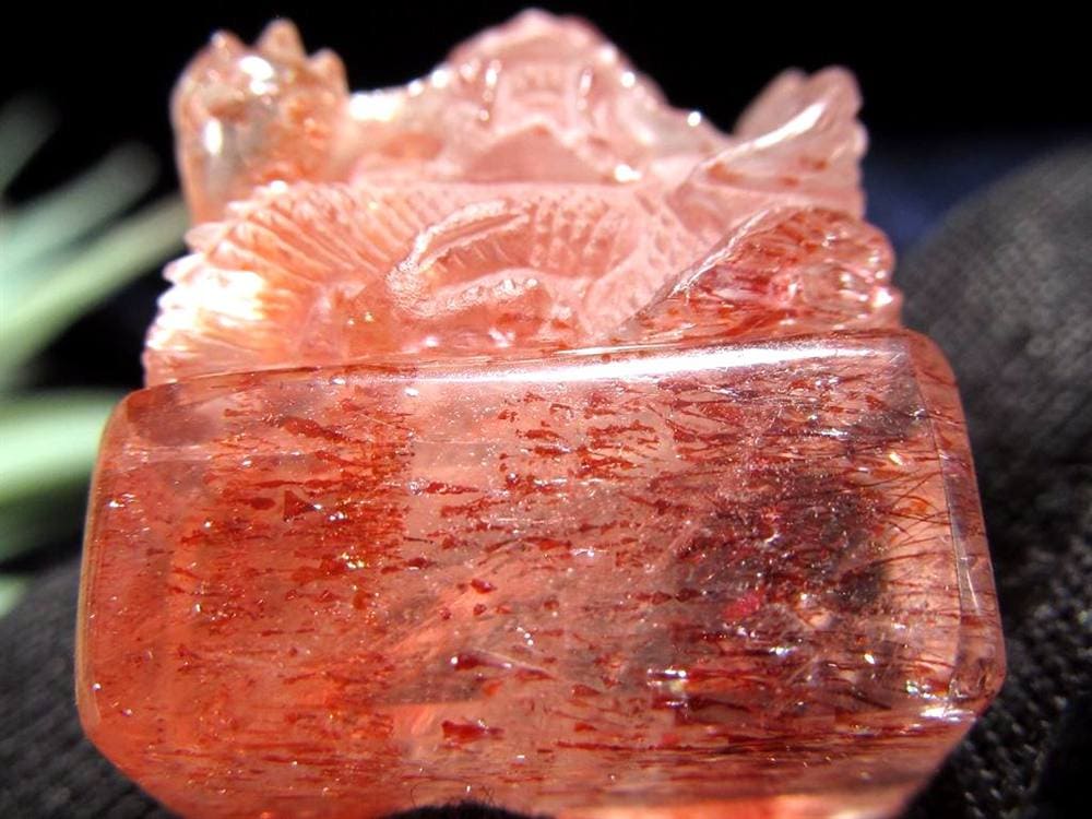 ファイアークォーツ レピドクロサイト ハーレクイン水晶 ファイヤークォーツ 彫刻置物 龍 玉璽