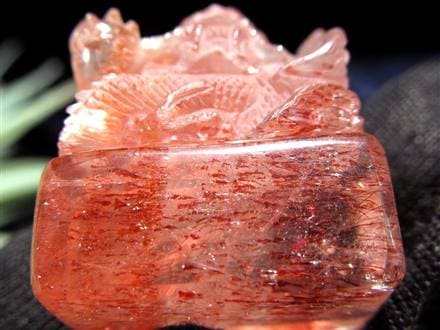 ファイアークォーツ レピドクロサイト ハーレクイン水晶 ファイヤークォーツ 彫刻置物 龍 玉璽