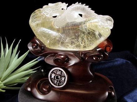 ルチルクォーツ 彫刻置物 ザギマウンテン グリーンルチル ヒーラー