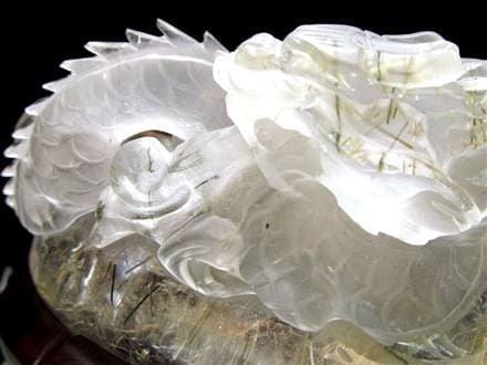 ルチルクォーツ 彫刻置物 ザギマウンテン グリーンルチル ヒーラー