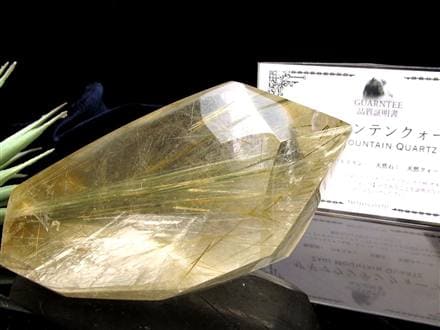 ルチルクォーツ 彫刻置物 ザギマウンテン グリーンルチル ヒーラー