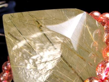 ルチルクォーツ 彫刻置物 ザギマウンテン グリーンルチル ヒーラー