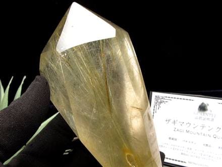 ルチルクォーツ 彫刻置物 ザギマウンテン グリーンルチル ヒーラー