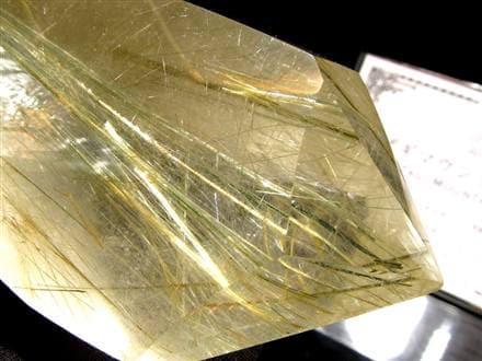 ルチルクォーツ 彫刻置物 ザギマウンテン グリーンルチル ヒーラー