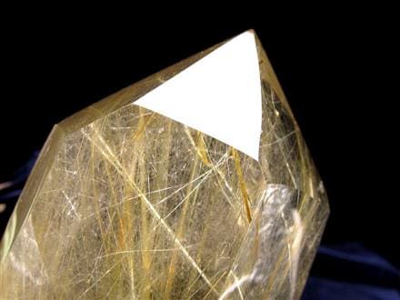 ルチルクォーツ 彫刻置物 ザギマウンテン グリーンルチル ヒーラー