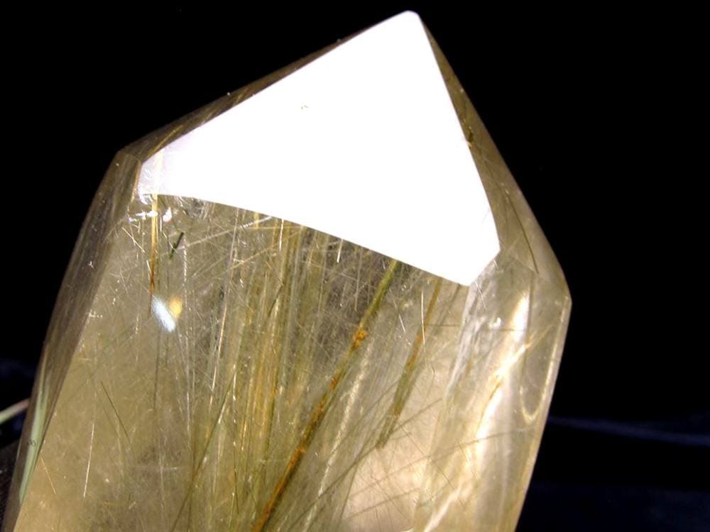 ルチルクォーツ 彫刻置物 ザギマウンテン グリーンルチル ヒーラー