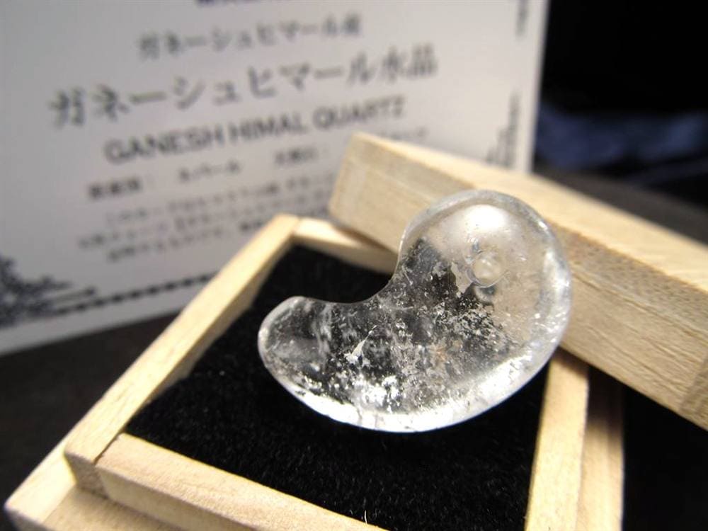 ガネーシュヒマール ヒマラヤ 水晶 勾玉 ビーズ