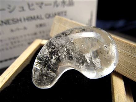 ガネーシュヒマール ヒマラヤ 水晶 勾玉 ビーズ
