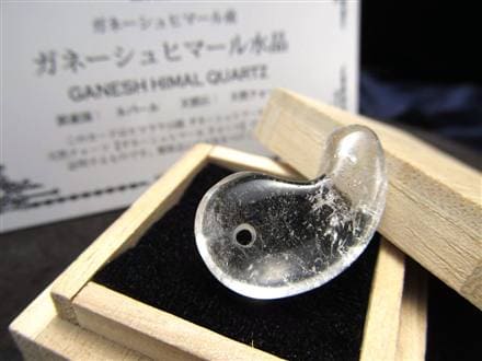 ガネーシュヒマール ヒマラヤ 水晶 勾玉 ビーズ