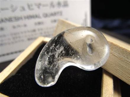 ガネーシュヒマール ヒマラヤ 水晶 勾玉 ビーズ