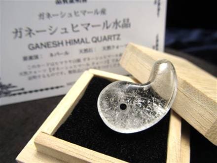 ガネーシュヒマール ヒマラヤ 水晶 勾玉 ビーズ