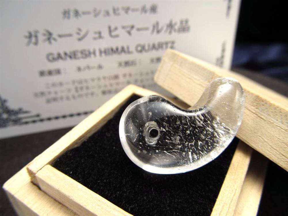 ガネーシュヒマール ヒマラヤ 水晶 勾玉 ビーズ