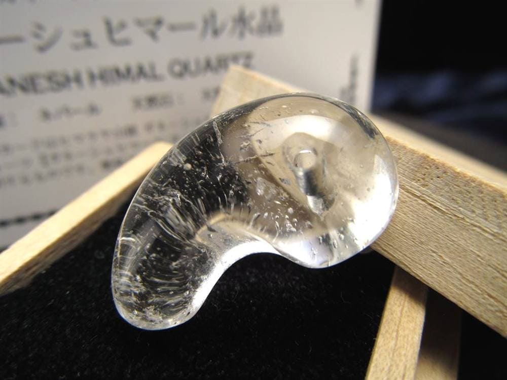ガネーシュヒマール ヒマラヤ 水晶 勾玉 ビーズ