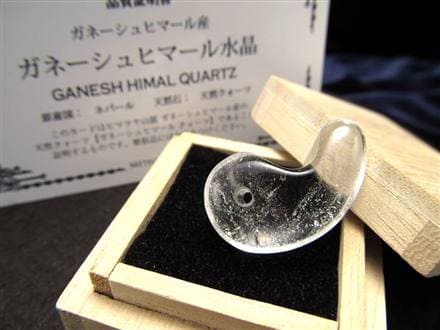 ガネーシュヒマール ヒマラヤ 水晶 勾玉 ビーズ
