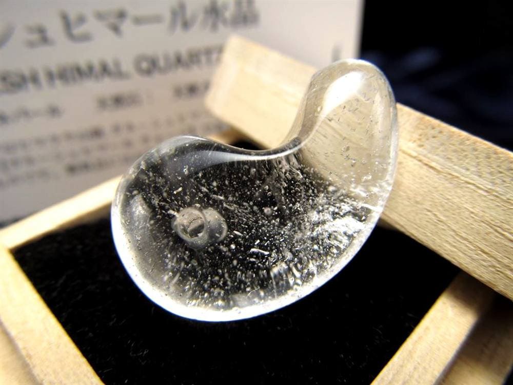 ガネーシュヒマール ヒマラヤ 水晶 勾玉 ビーズ