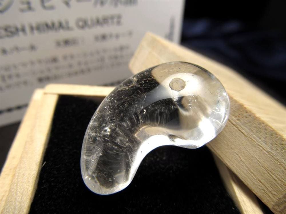 ガネーシュヒマール ヒマラヤ 水晶 勾玉 ビーズ