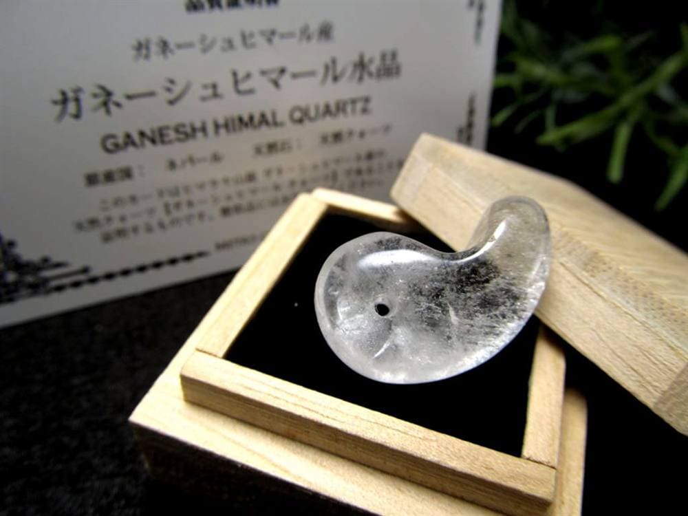 ガネーシュヒマール ヒマラヤ 水晶 勾玉 ビーズ