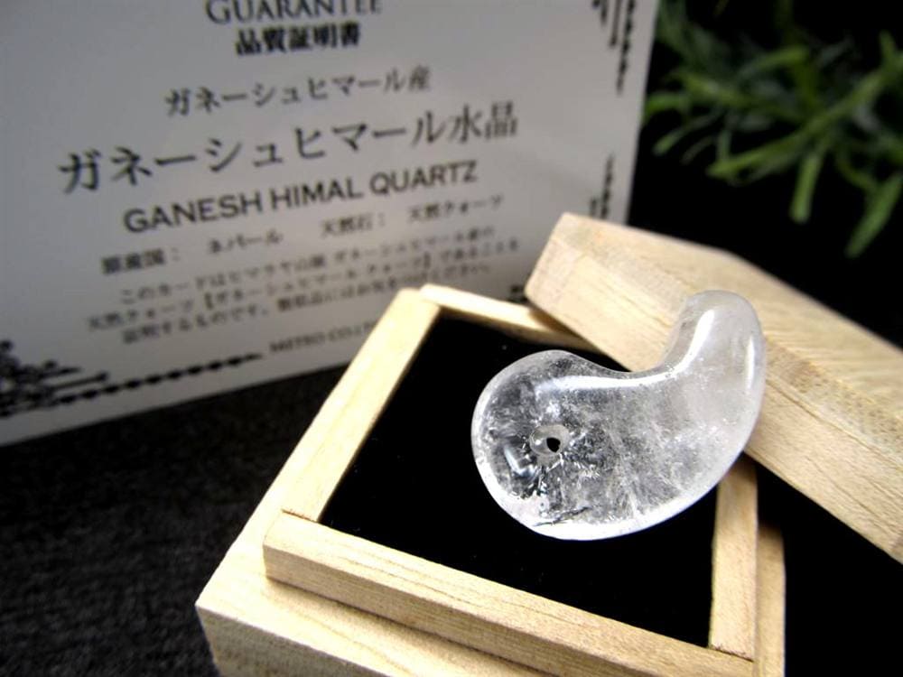 ガネーシュヒマール ヒマラヤ 水晶 勾玉 ビーズ