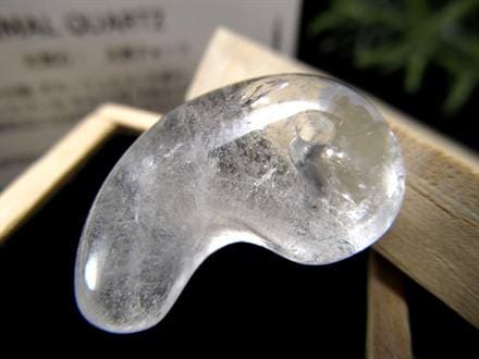 ガネーシュヒマール ヒマラヤ 水晶 勾玉 ビーズ