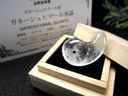 ガネーシュヒマール ヒマラヤ 水晶 勾玉 ビーズ