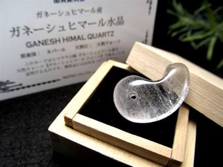 ガネーシュヒマール ヒマラヤ 水晶 勾玉 ビーズ