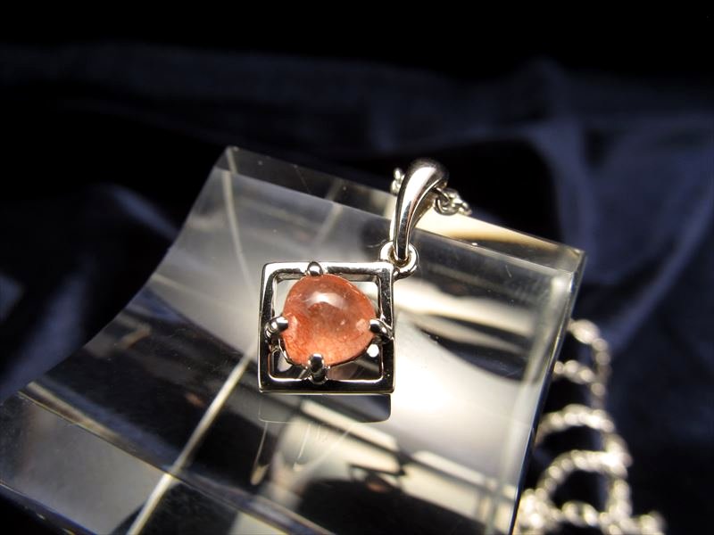 aya様♥️お取り置き♡カザフスタン産ストロベリークォーツ＆水晶蝶々・フローライト 可愛いイチゴのようなストロベリークォーツ - 石の音ブログ