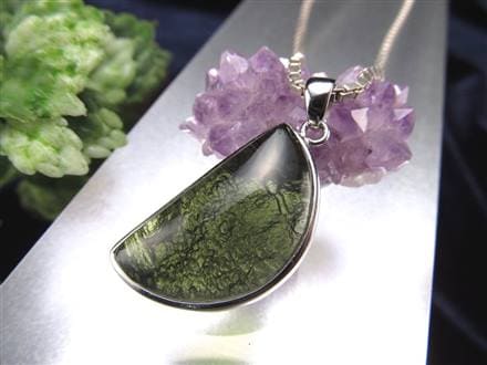 モルダバイト モルダウ石 テクタイト ペンダント アクセサリー