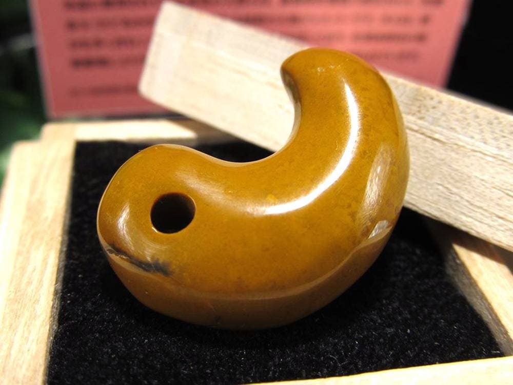 佐渡赤玉石 碧玉 ジャスパー 勾玉 天然石