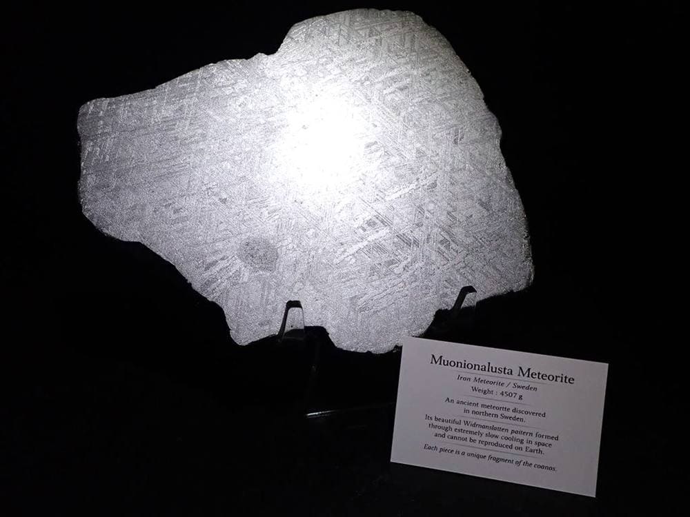 ムオニオナルスタ隕石 プレート 4507g 特大 24.5cm x 20.5cm x 3cm スウェーデン産