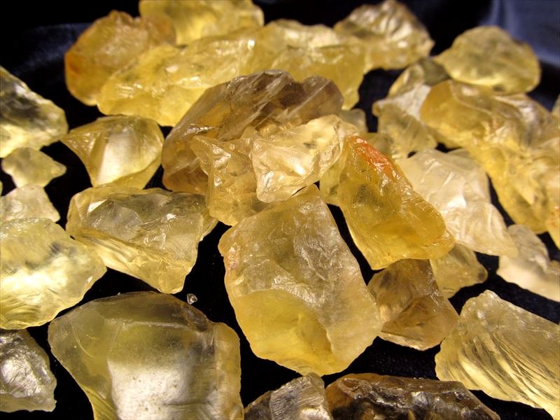 ★特選一石★心身の癒しリラックス【300gレモンクォーツ『硫黄水晶』さざれ】❤️ ☆特選一石☆心身の癒しリラックス【300gレモンクォーツ『硫黄