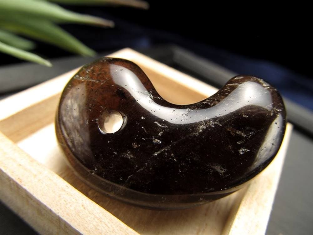 黒水晶 勾玉 黒平 モリオン 日本製