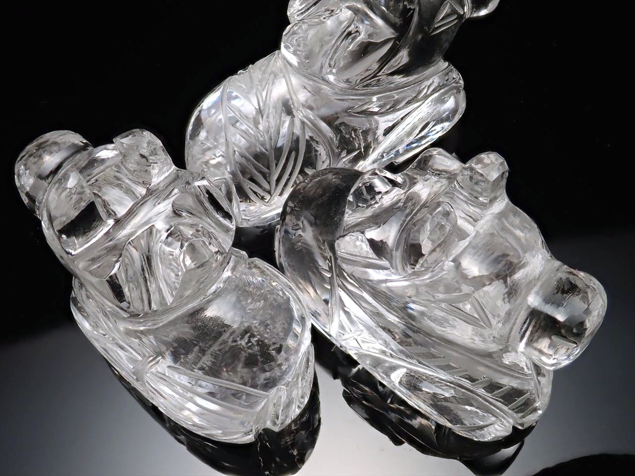 ヒマラヤ水晶　彫刻品　雄牛 ヒマラヤ水晶 彫刻品 雄牛