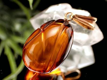 コニャックアンバー ペンダントトップ 天然琥珀 バルティックアンバー アクセサリー