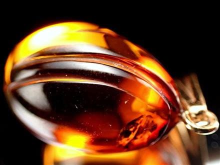 コニャックアンバー ペンダントトップ 天然琥珀 バルティックアンバー アクセサリー