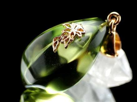 アンバー 琥珀 ペンダントトップ リトアニアアンバー バルト海産